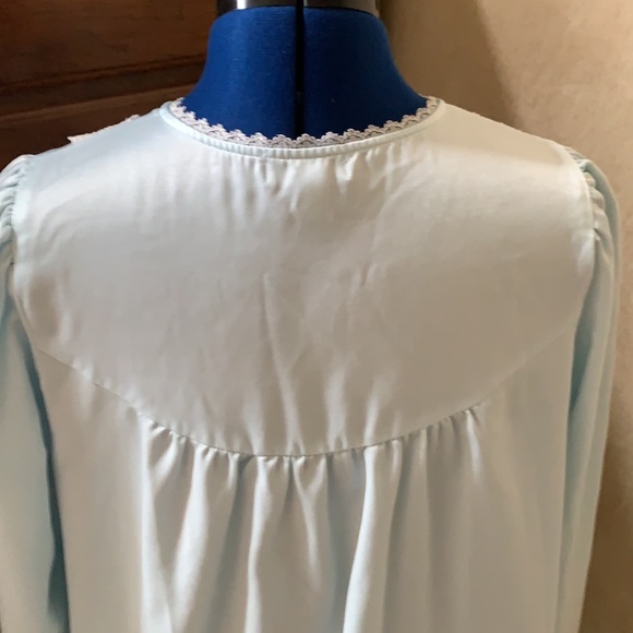Miss Elaine long-sleeved silky nightgown. - Picture 10 of 13